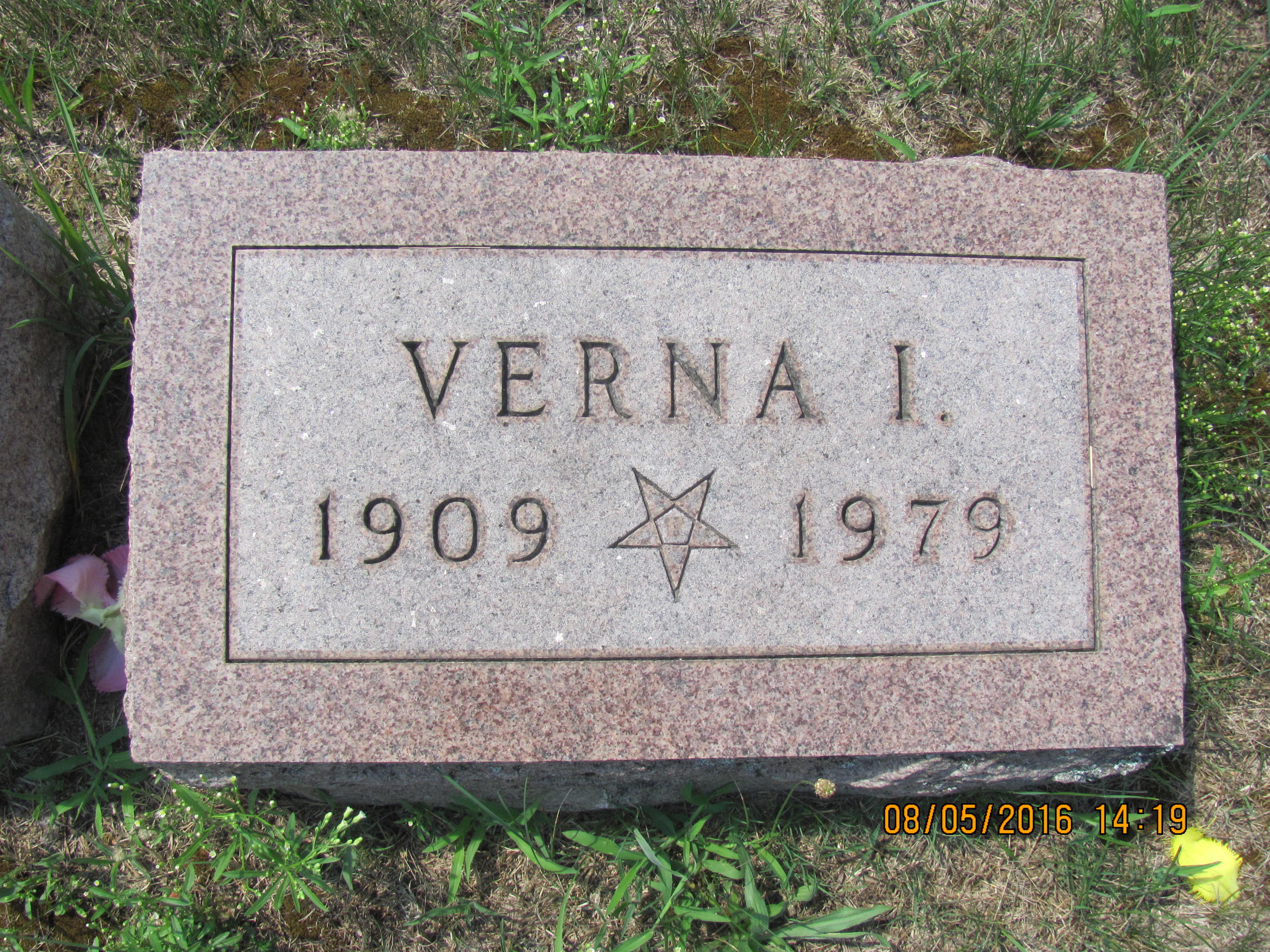 Photo of headstones/Vera I Jones hdstn d 1979 Greenwood Cemetery, Sandusky, Sanilac Co Michigan 